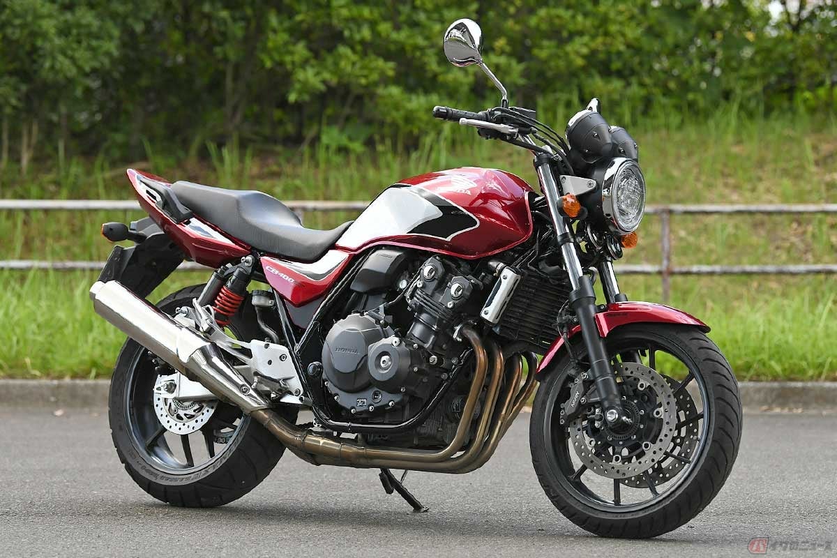 ホンダ「CB400 SUPER FOUR」は、「平成32年(令和2年)排出ガス規制」に適合せず生産を終了した。仕様違いの派生モデル「CB400 SUPER BOL D’OR」も同様