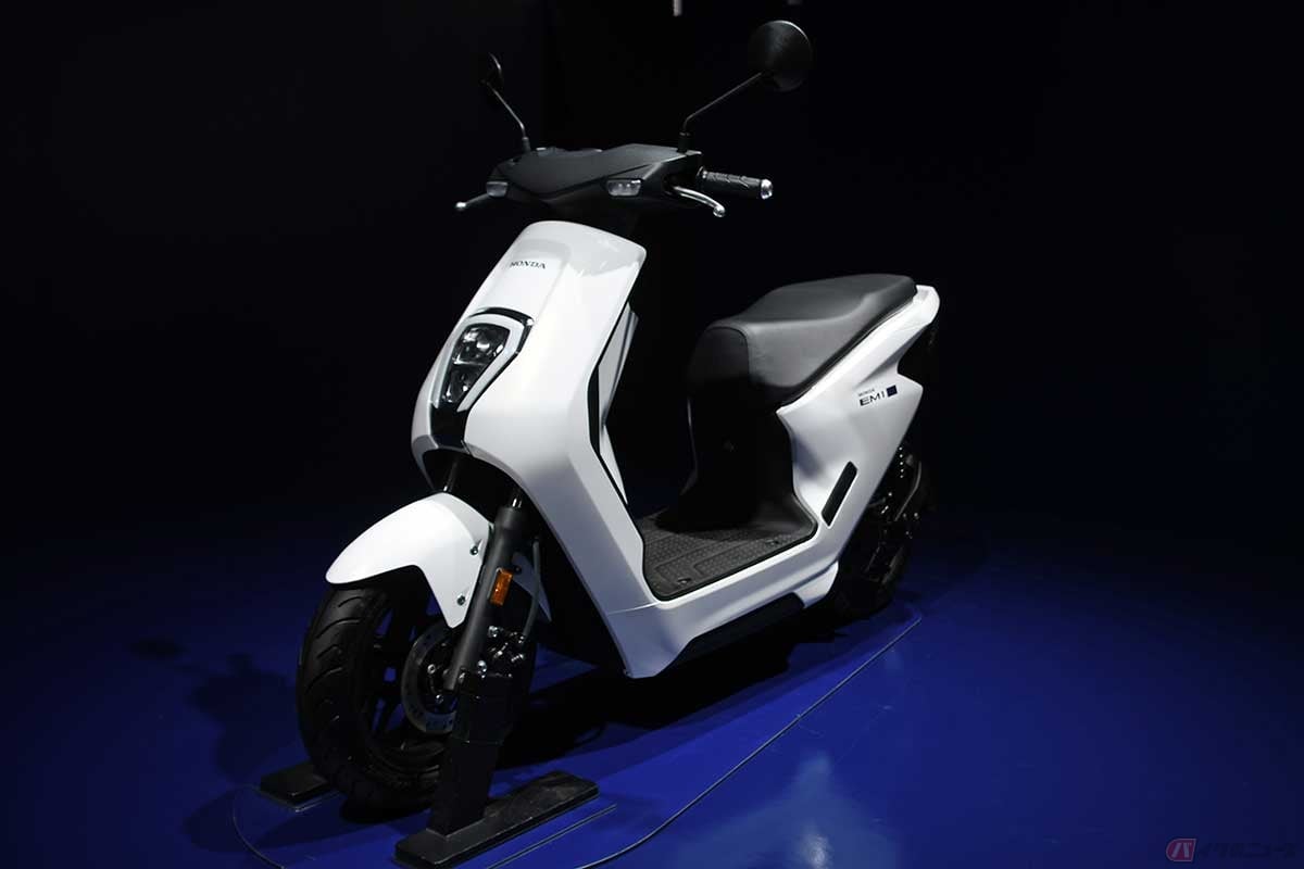 ホンダの市販電動スクーター「EM1 e:」(原付1種)には、「Honda Mobile Power Pack e:」を1個搭載する