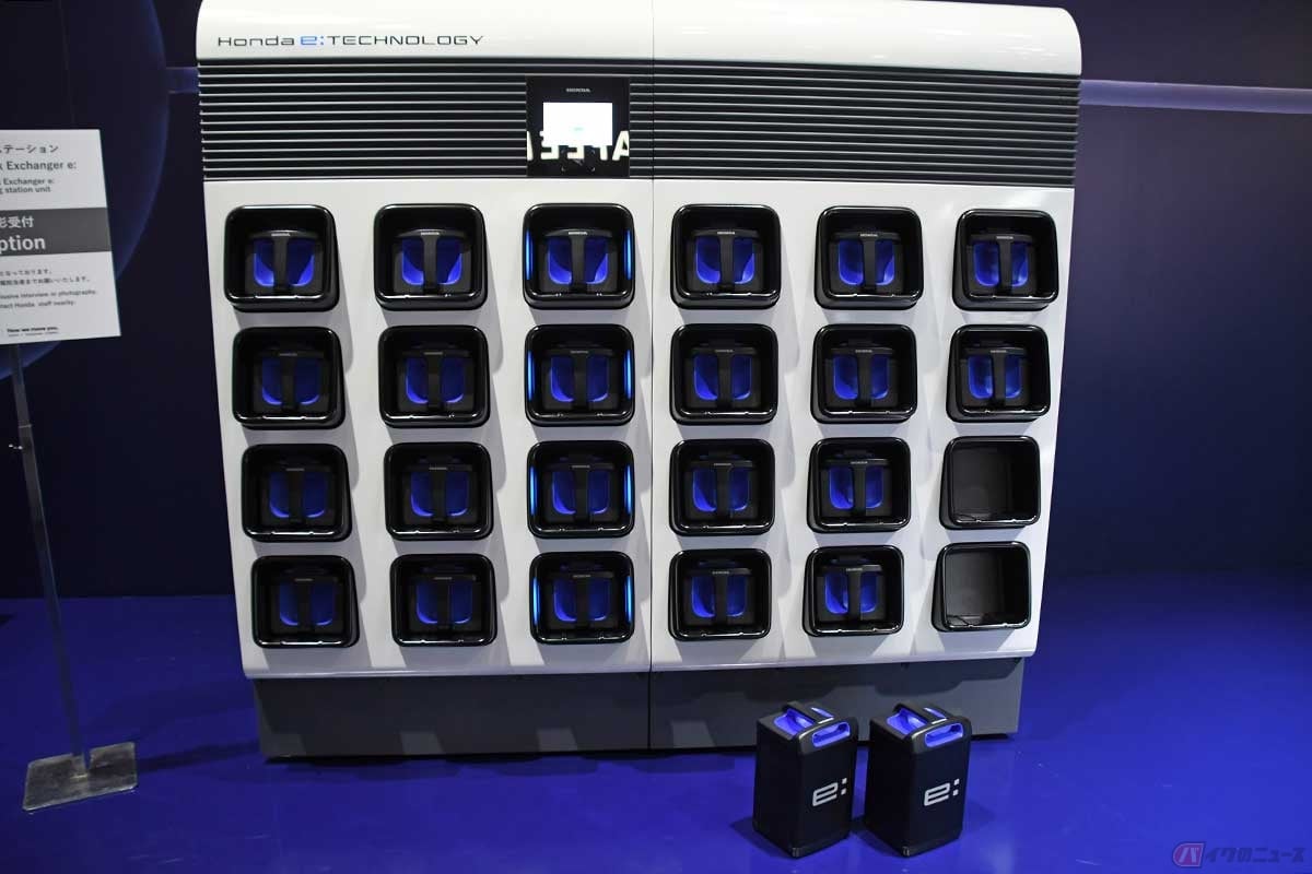 ホンダブースに展示されたバッテリー交換ステーション「Honda Mobile Power Pack Exchanger e:」(ジャパンモビリティショー2023)
