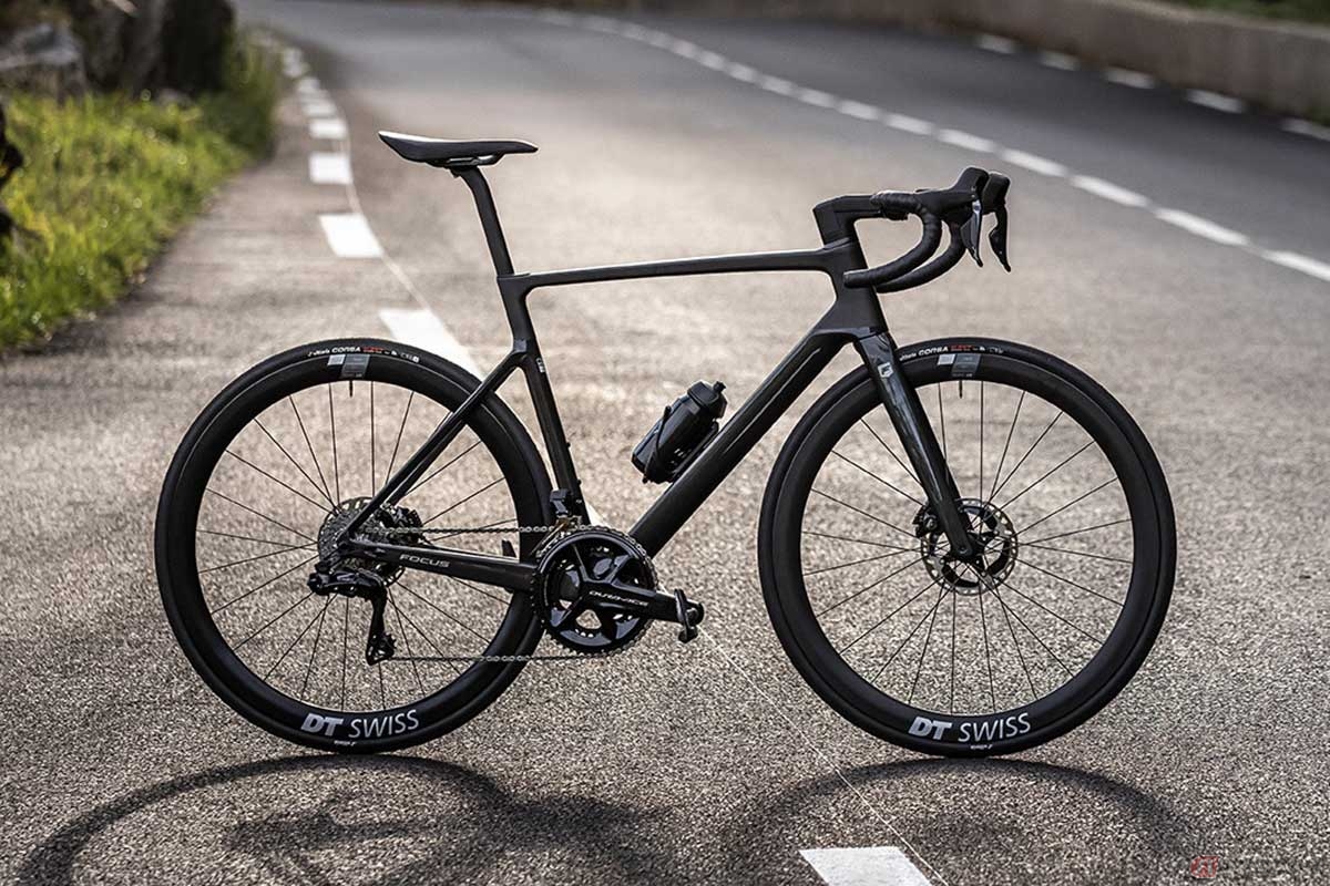 FOCUS「IZALCO MAX」(2024年モデル)カラー:マット/カーボン