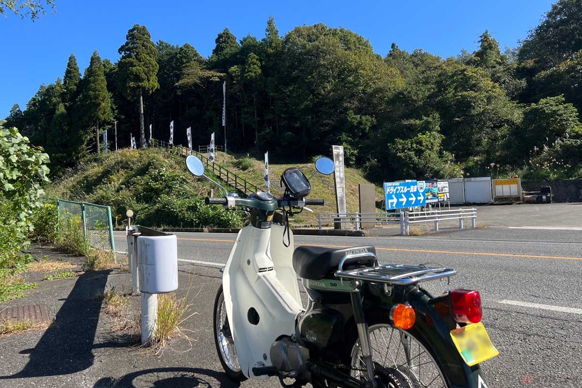 「関ケ原古戦場」の中でも東の端にある桃配山(ももくばりやま)に、家康は最初の陣を張った。のちに戦況の停滞を打破すべく、ここを捨てることになる