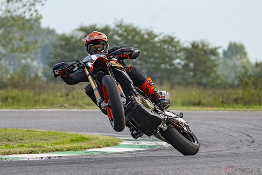 ドゥカティ「ハイパーモタード698モノREV」