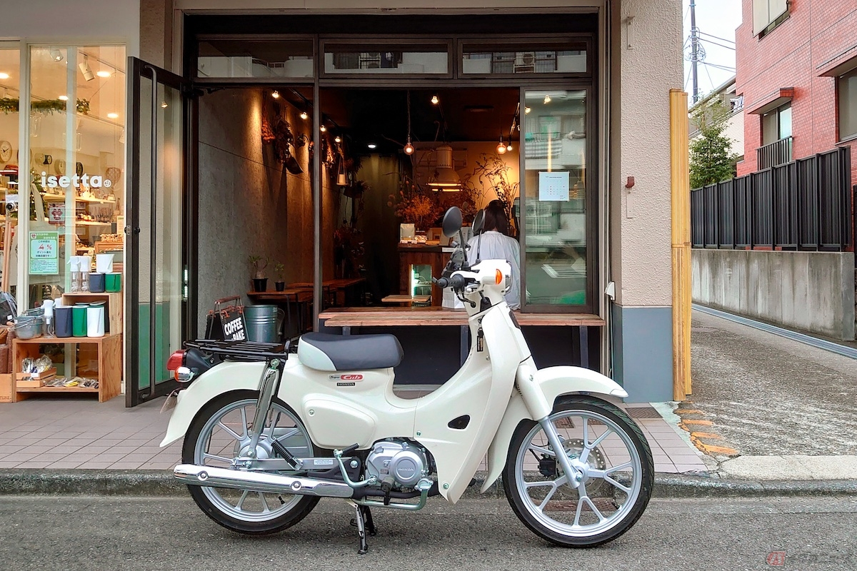 スーパーカブで今回訪れたカフェは、『STAN COFFEE AND BAKE』