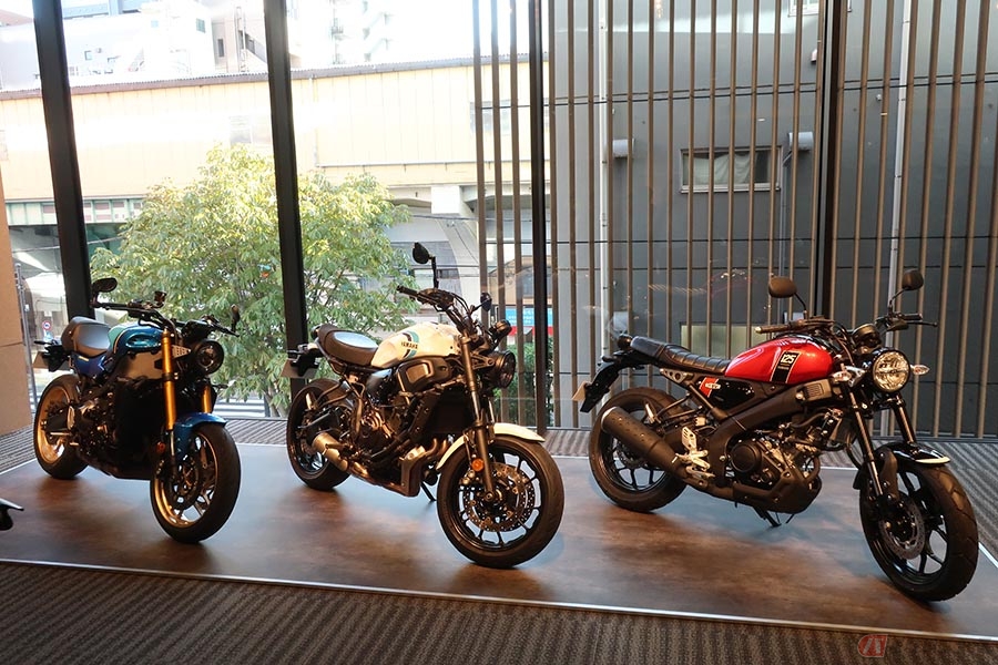 ヤマハ「XSR」シリーズ。左から「XSR900」、「XSR700」、「XSR125」