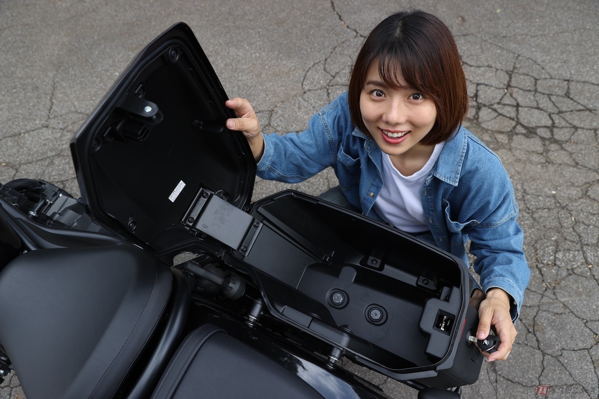 サイドバッグの容量は右側が16L、左側が19Lあり荷物が多いツーリングでも問題なし