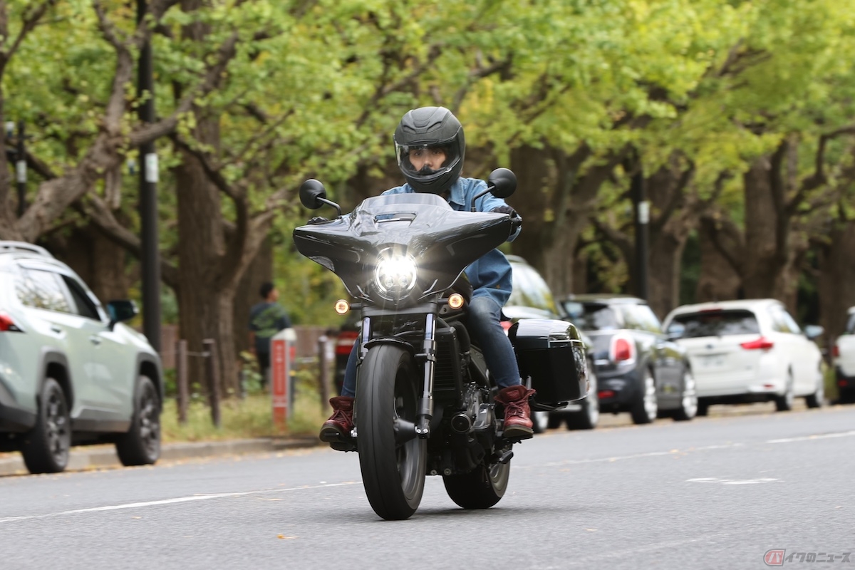 DCT搭載モデルの「レブル1100T DCT」は、加速時のもったり感もない