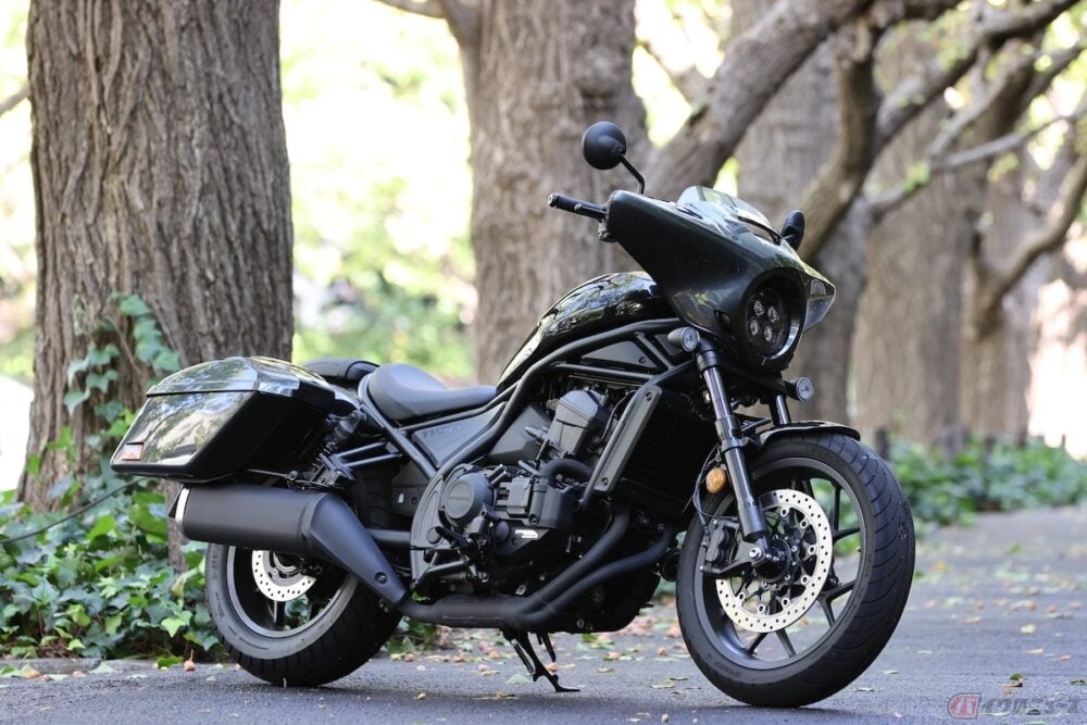 巨大なフロントカウルが印象的！ホンダ「レブル1100T DCT」で長距離 