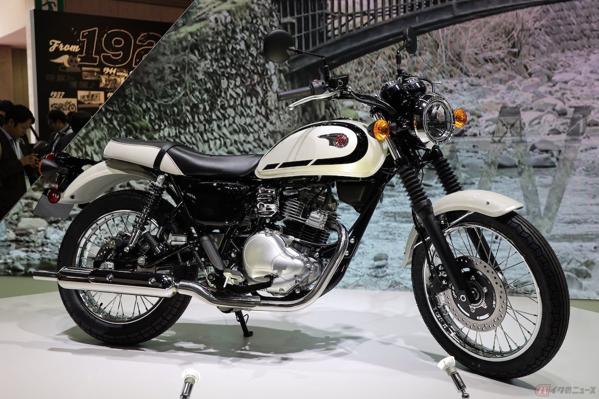 ジャパンモビリティーショーで世界初公開されたカワサキ「W230」