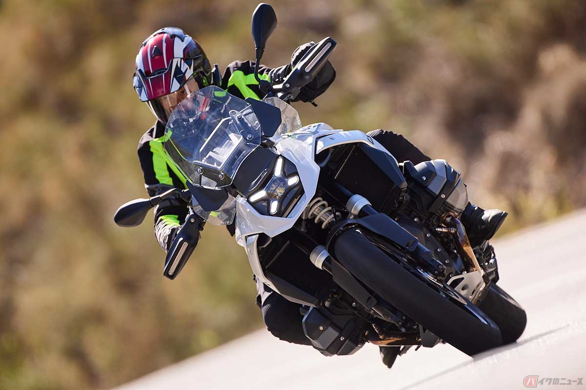 BMW Motorrad新型「R 1300 GS」に試乗する筆者(松井勉)