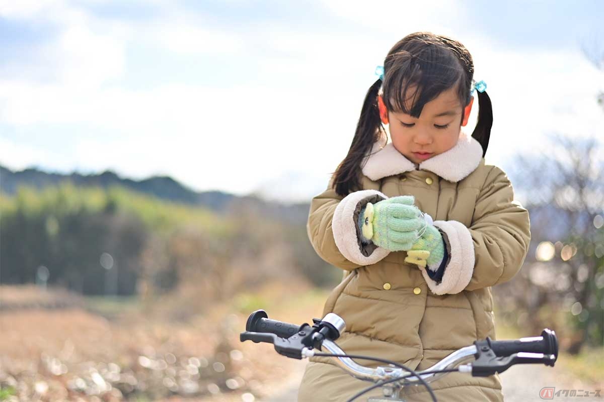 寒い! でも自転車に乗るしかない。冬を乗り切るために用意しておきたいものとは