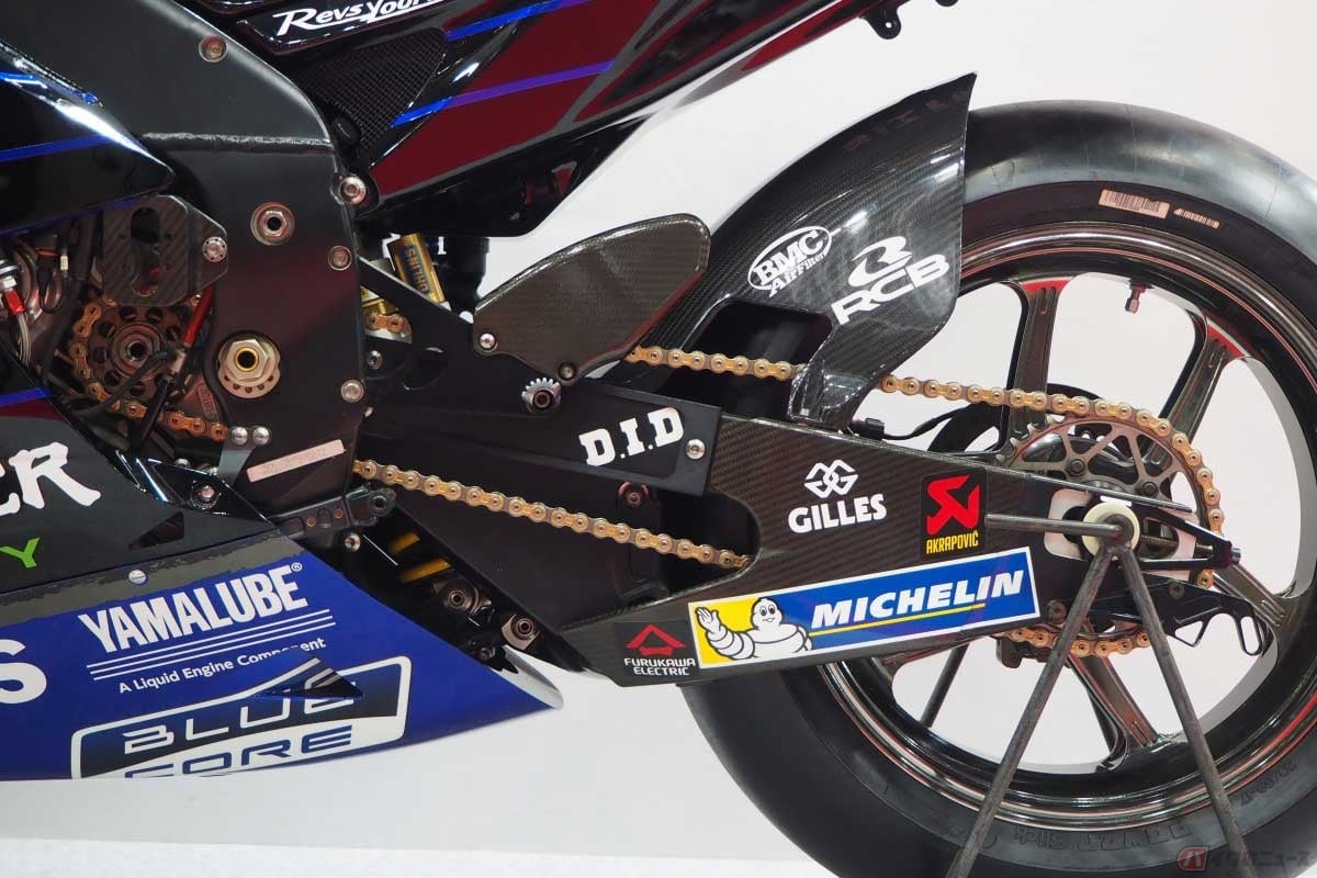 ヤマハのMotoGPワークスマシン「YZR-M1」のチェーン。専用品とはいえ、数百馬力のパワーが加わっても伸びることはない