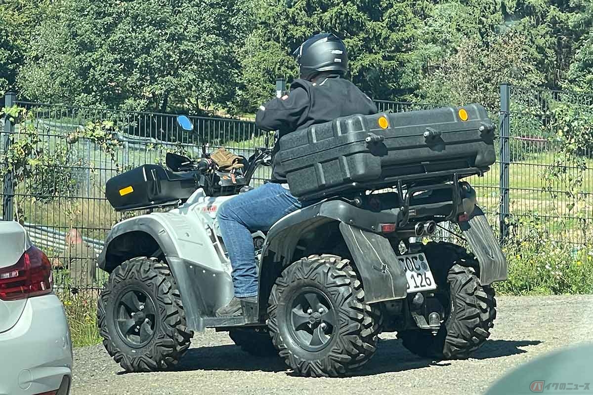 ドイツでの逗留を繰り返していると、4輪バギーでキャンプにやって来るライダーをよく見かける