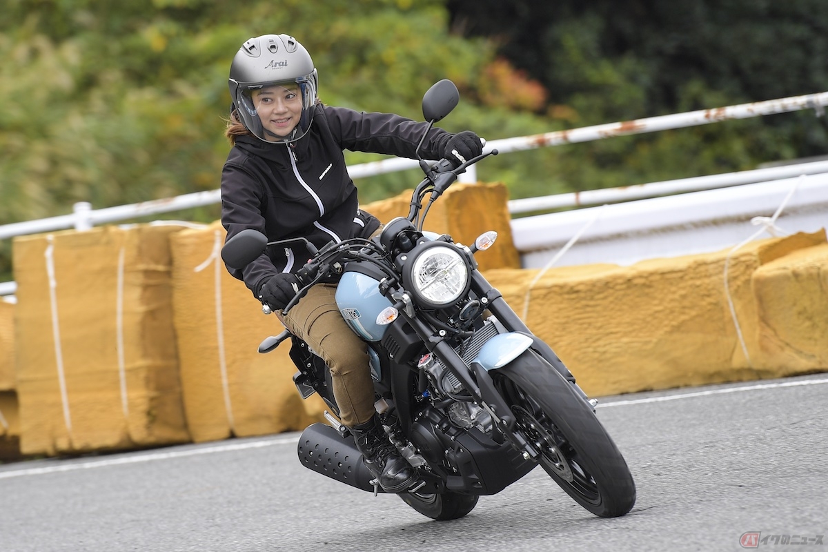 コーナー前の減速の際にXSR125は分かりやすく素早く反応してくれるので安心感がある