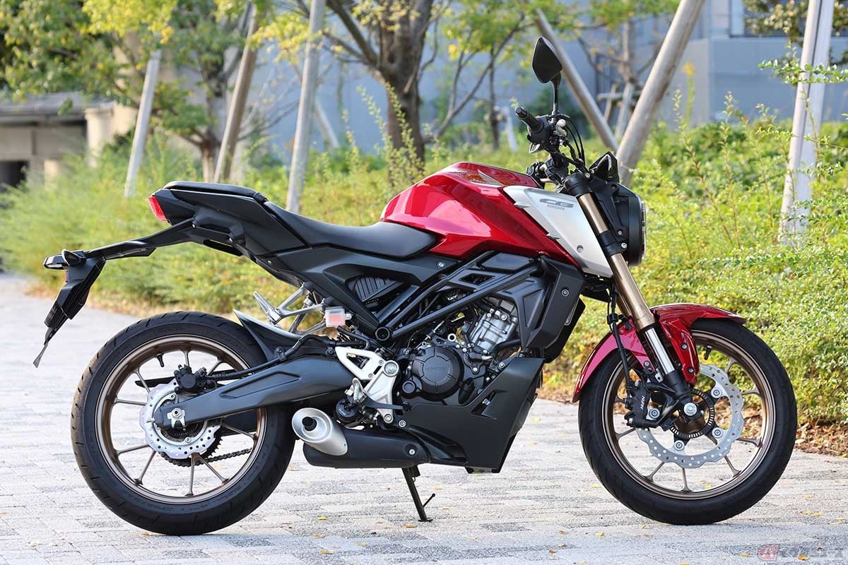 ホンダ「CB125R」(排気量124cc)。運転には「普通自動2輪小型限定」以上の免許が必要な125ccクラスのバイクが、「新基準原付」(最高出力4kW、排気量51~125cc)として原付免許、普通自動車免許でも可能に……?
