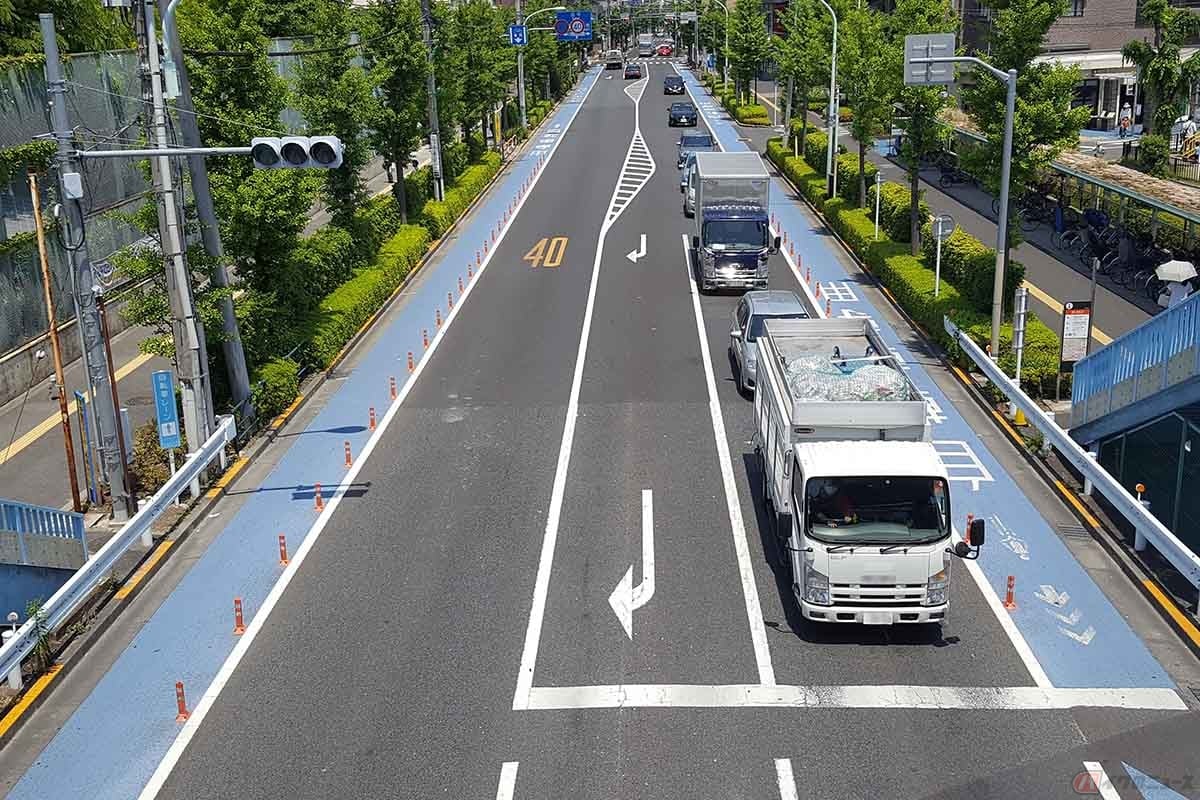 普通自転車専用通行帯をバイクで走るのは違反