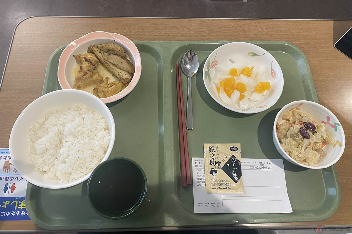 入院中の食事。毎回必ずふりかけが付いてくる