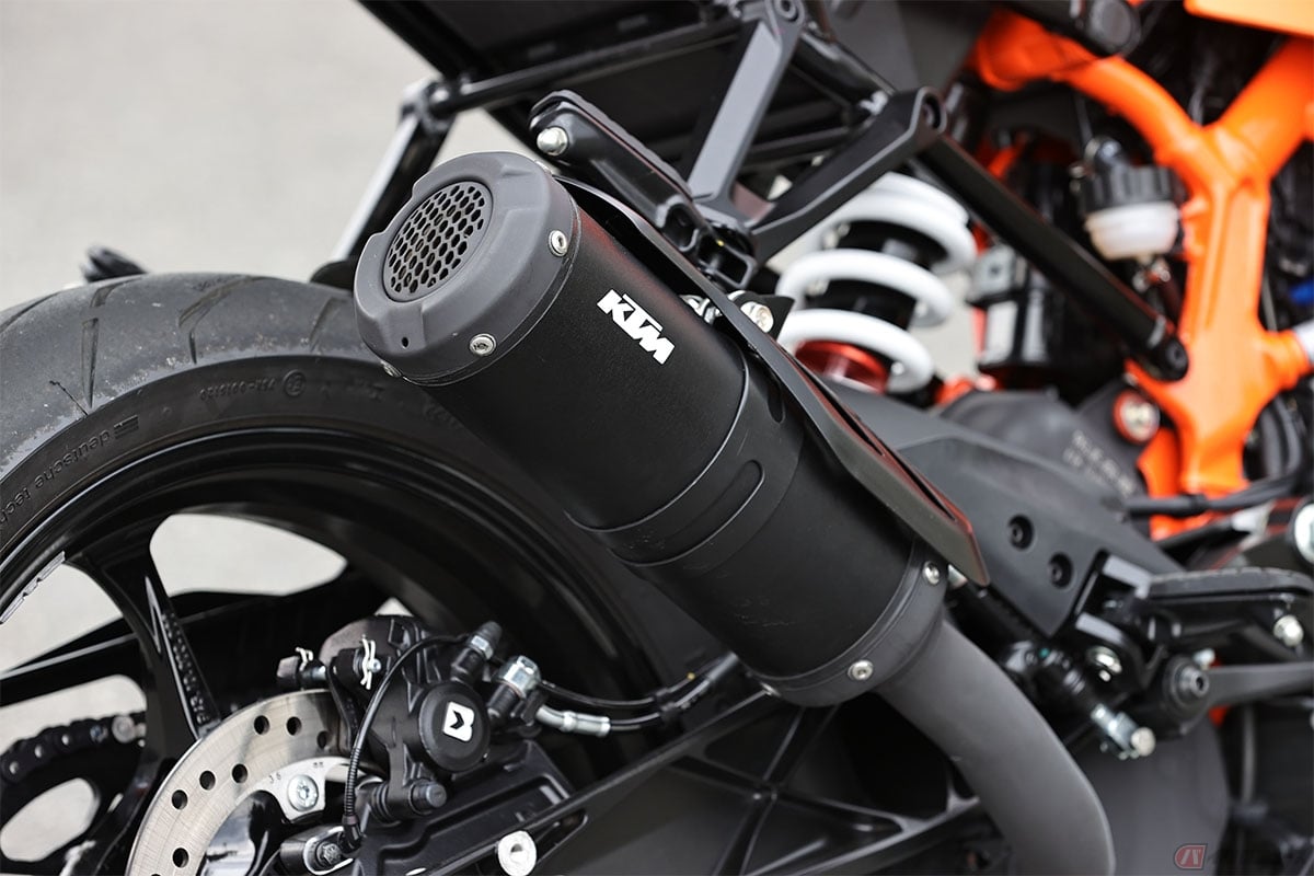 4ストロークバイクから走行中に白煙が上がっている場合はエンジントラブルを疑う必要がある