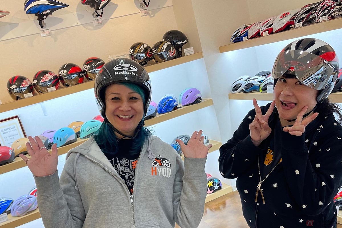 自転車トラック競技のナショナルチームのヘルメット