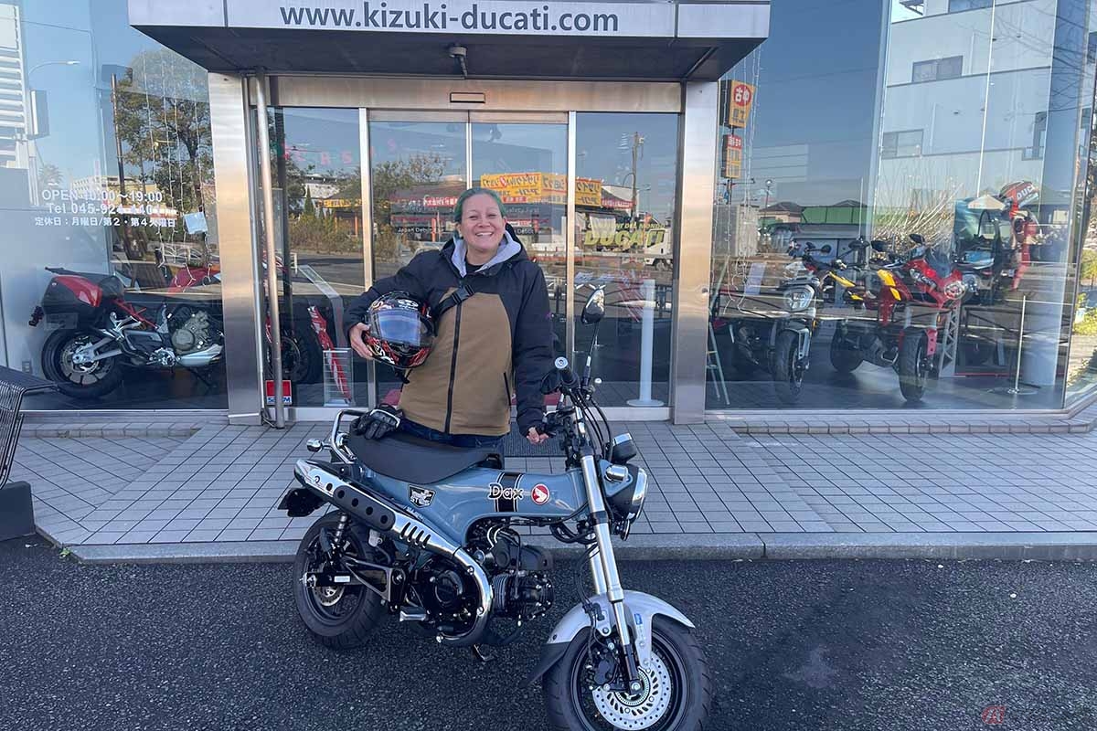 ホンダ「ダックス125」とクリスさん
