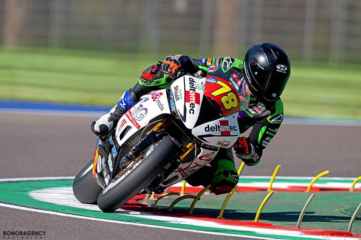 CIV最終戦でイモラサーキットを走る大久保光選手