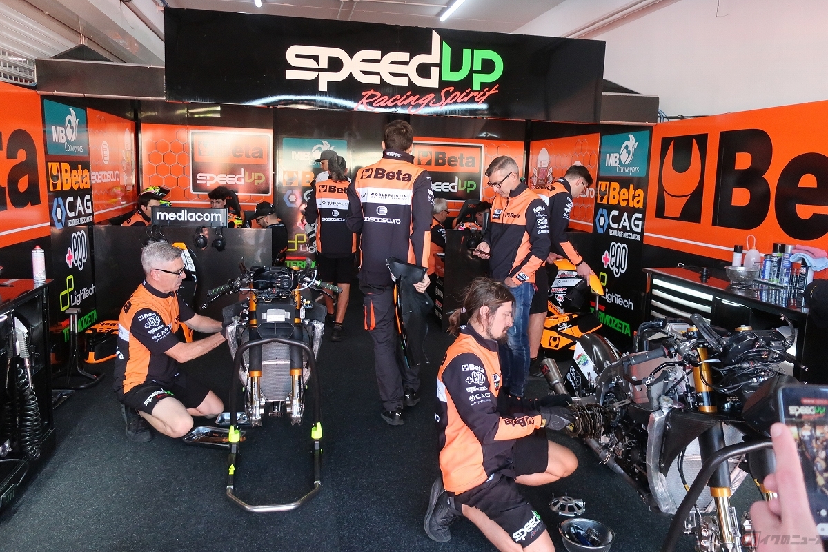 「Speed Up Racing」はイタリアの強豪チーム。走行する度にマシンを全てバラして完璧に整備する様子を見せてくれた。アロンソ・ロペス選手は将来が楽しみなひとり