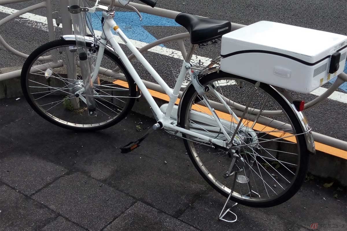 停車時に安定感のある「両立スタンド」。警察官の自転車「白チャリ」で修理が多い?