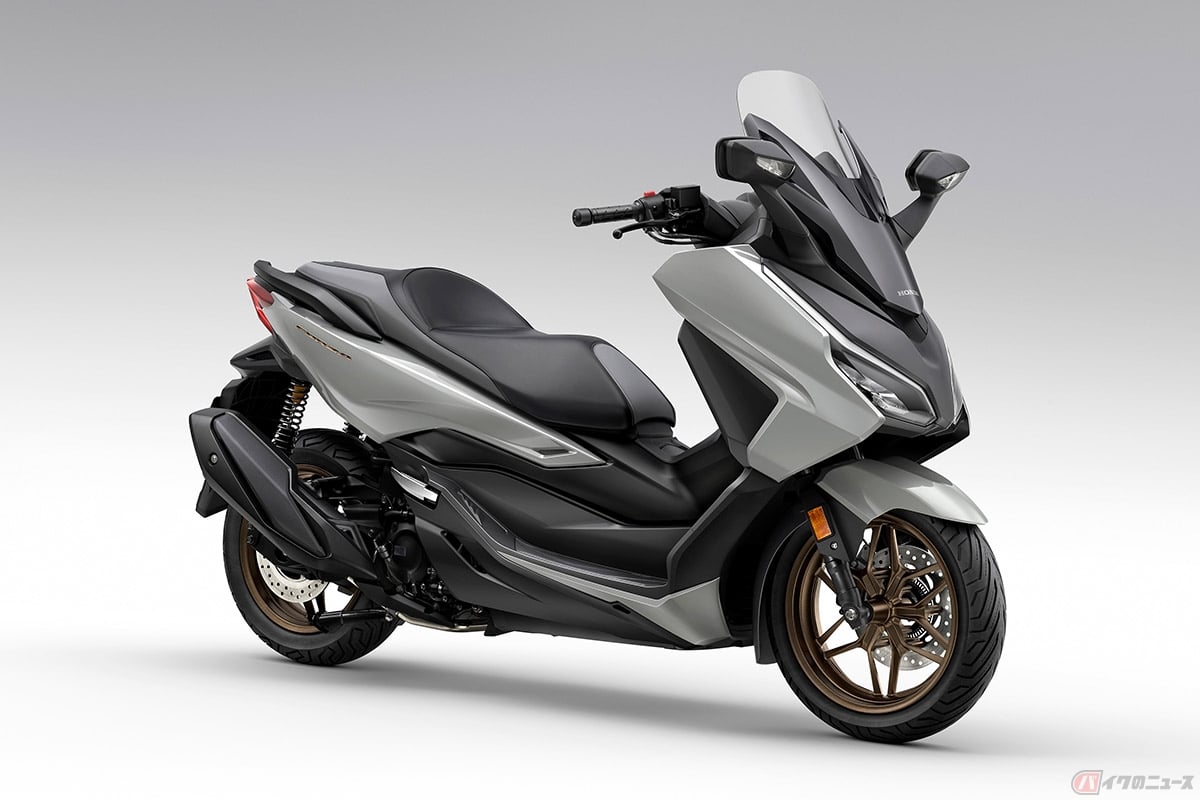 ホンダ新型「フォルツァ」パールスモーキーグレー