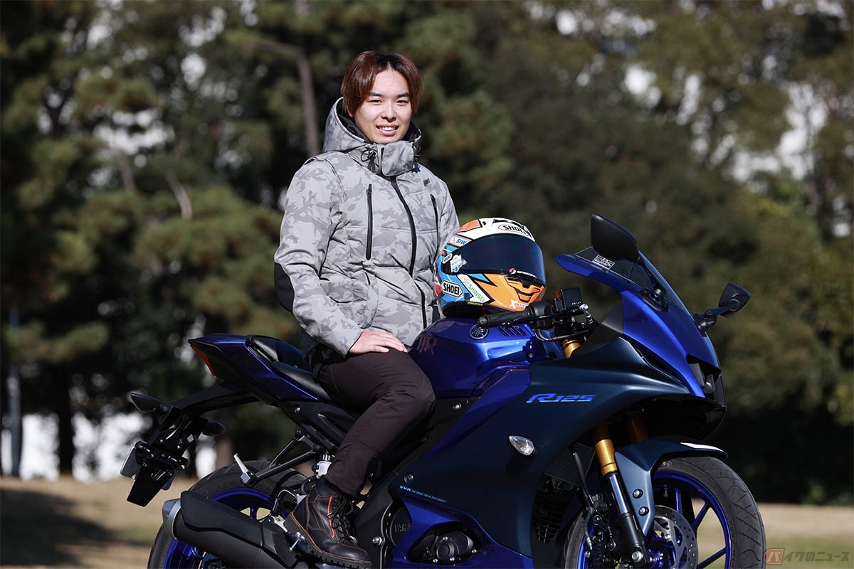 ヤマハ「YZF-R125 」とレーシングライダーの石塚健選手