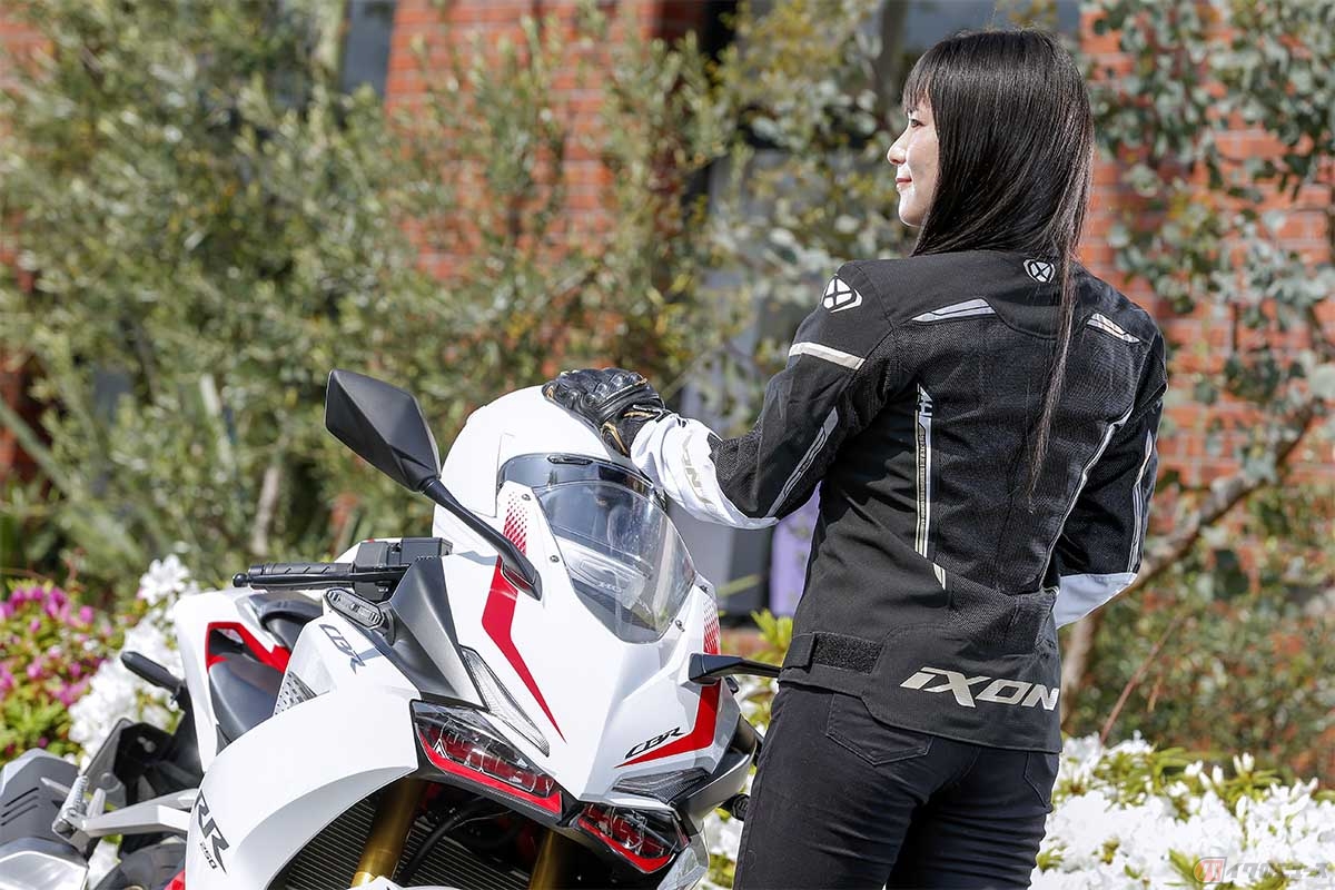 バイクに乗る際のプロテクターの装着率は高く無いのが実情