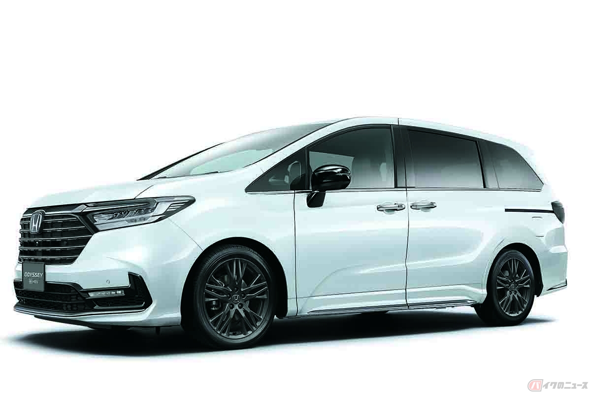 ホンダ新型「オデッセイe:HEV ABSOLUTE・EX BLACK EDITION」プラチナホワイト・パール