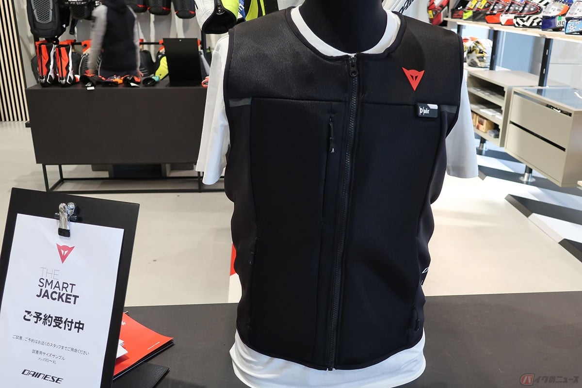 交通機動隊に導入されたダイネーゼ社製「スマートジャケット」