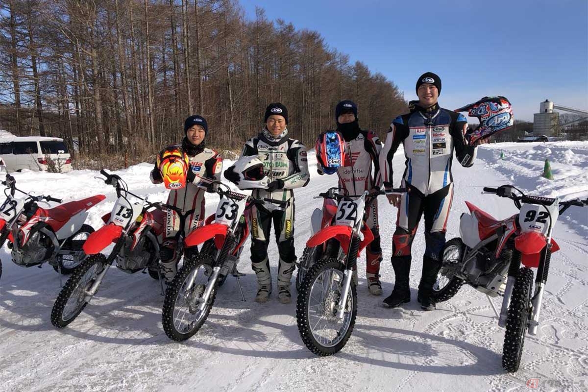 今年雪上トレーニングをした時のバイクもホンダ「CRF125F」でした。極低速のトルク感が氷の上ではとてもコントロールしやすく、1番適している車種だと思います。