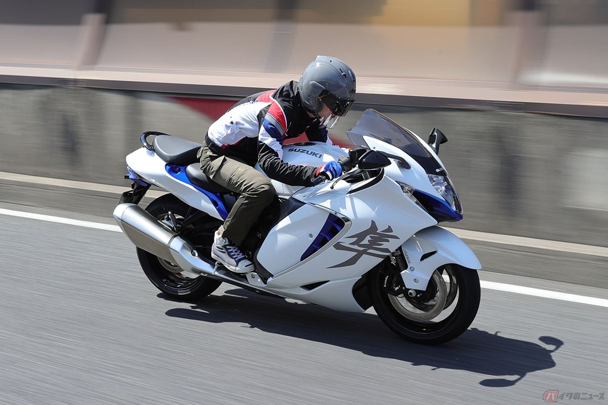 18歳になれば大型2輪免許を取得できるので高校生でもバイクの免許取得への制限がなくなる。