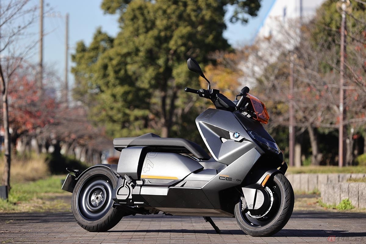 BMW MotorradのEVスクーター「CE04」