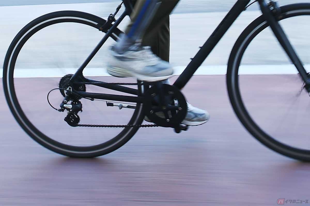 自転車に対して「法定速度」は適用されないが、「制限速度(指定速度)」には従う必要がある
