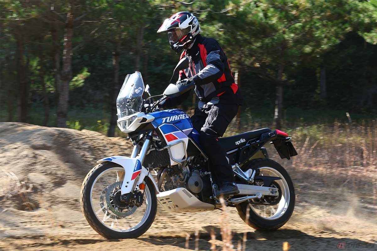 アプリリア新型「TUAREG 660(トゥアレグ660)」(2022年型)に試乗する筆者(松井勉)