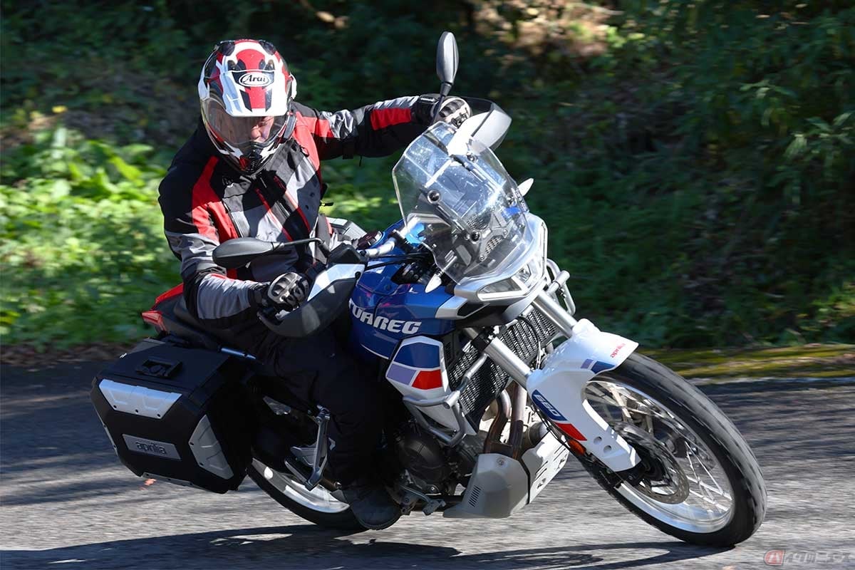 ワインディングなど舗装路でも楽しめることは、アドベンチャーバイクにとって大切なポイント
