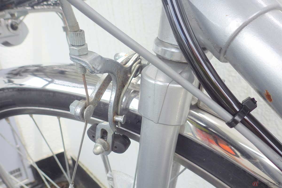 「ブレーキシュー」の状態をチェックする