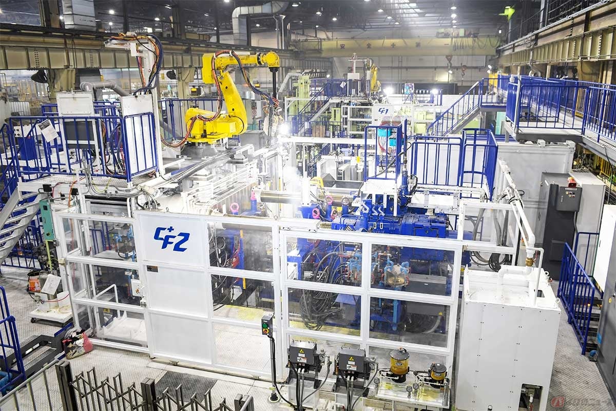 ヤマハの本社工場に導入された最新鋭のダイキャストマシン