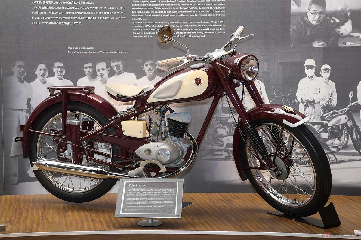 ヤマハ発動機の製品第1号「YA-1」(1955年)は、そのスリムな車体とカラーリングで「赤トンボ」の愛称で呼ばれた