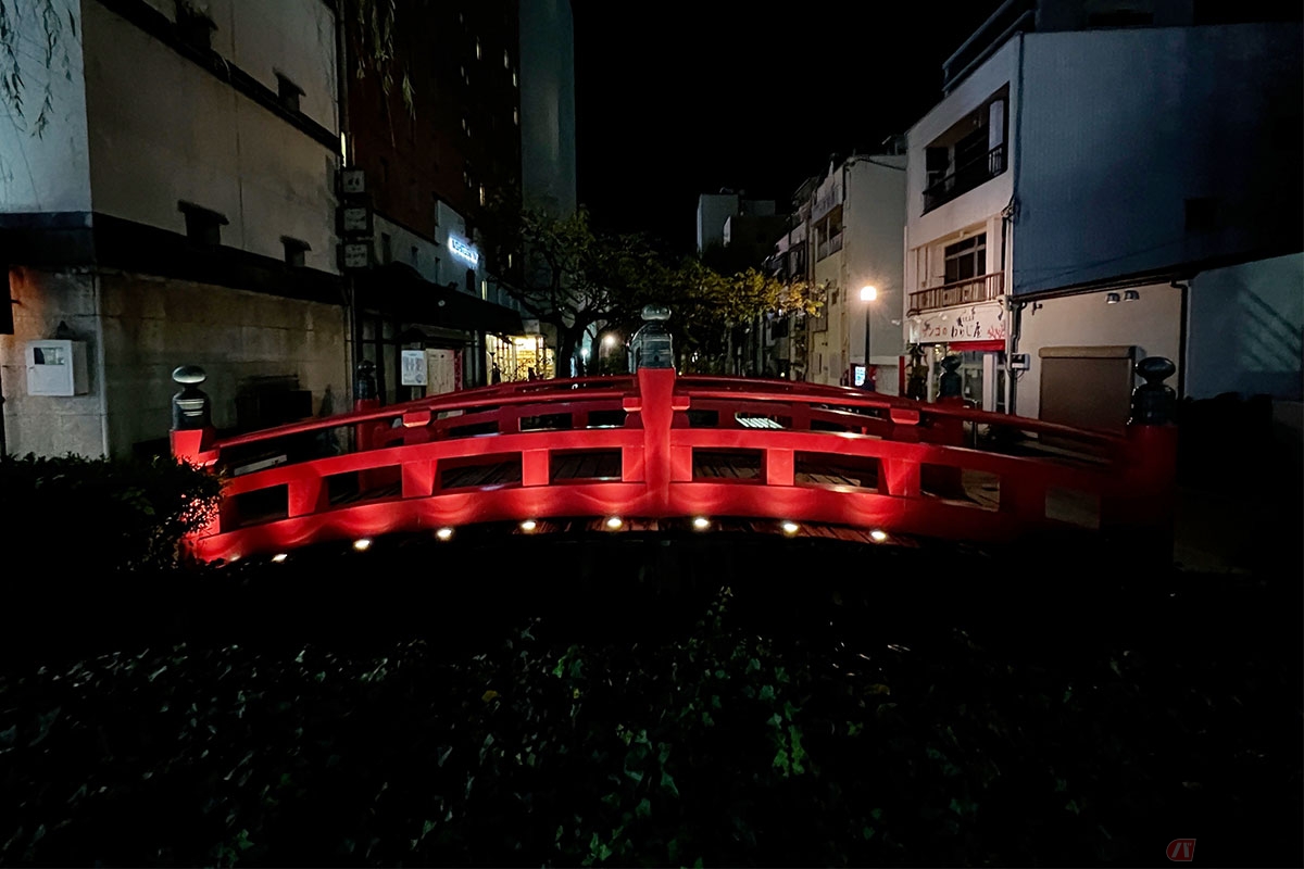 市内に入ると案内標識に「よさこい節」の歌詞に出てくる「はりまや橋」の表示が多くなる。「ひろめ市場」へいく途中で発見