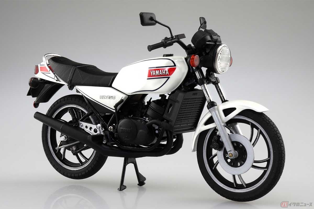 AOSHIMA「1/12 完成品バイク Yamaha RZ250」カラー:ニューパールホワイト