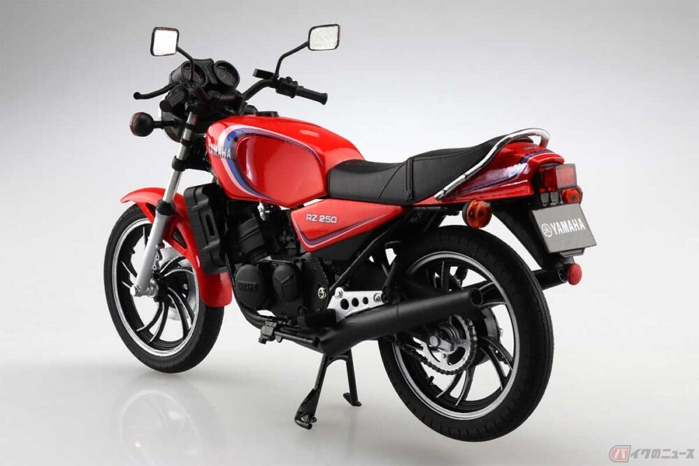 AOSHIMAが完全新金型で1980年型のヤマハ「RZ250」を再現 カラーは3種類