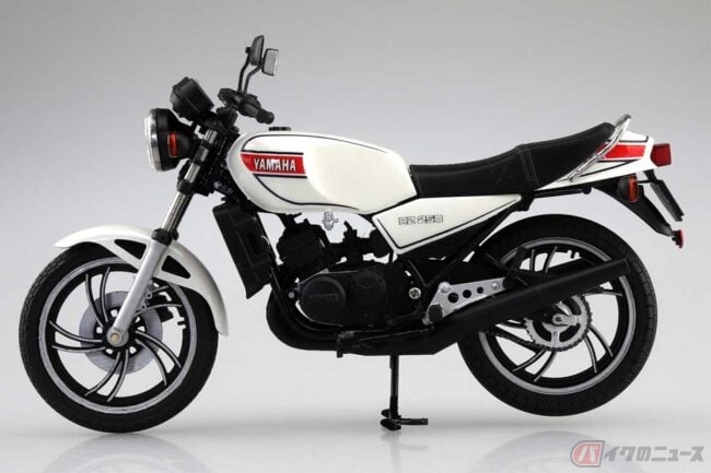 AOSHIMAが完全新金型で1980年型のヤマハ「RZ250」を再現 カラー