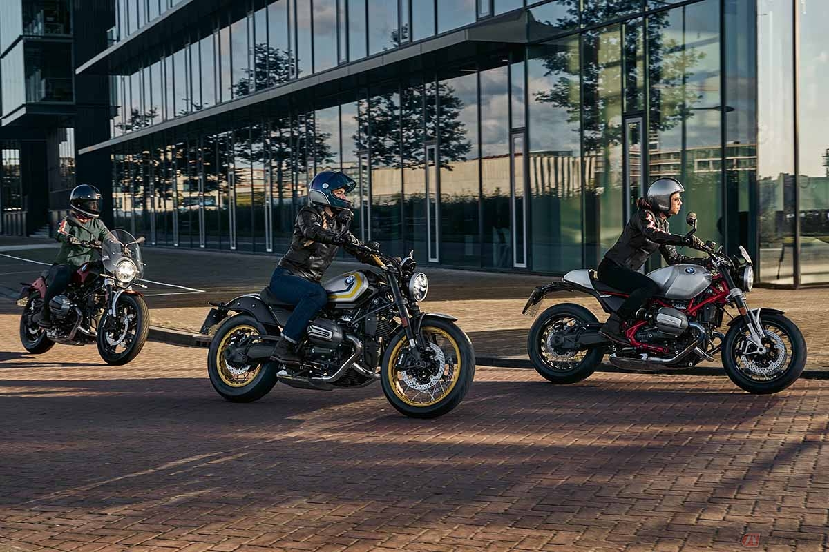 BMW Motorad「R12 nineT」(右)と「R12」(左2台)