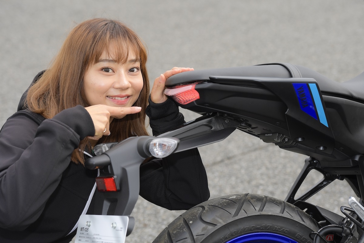 ナンバープレートまでのフォルムがスリムでなんだか美しい！