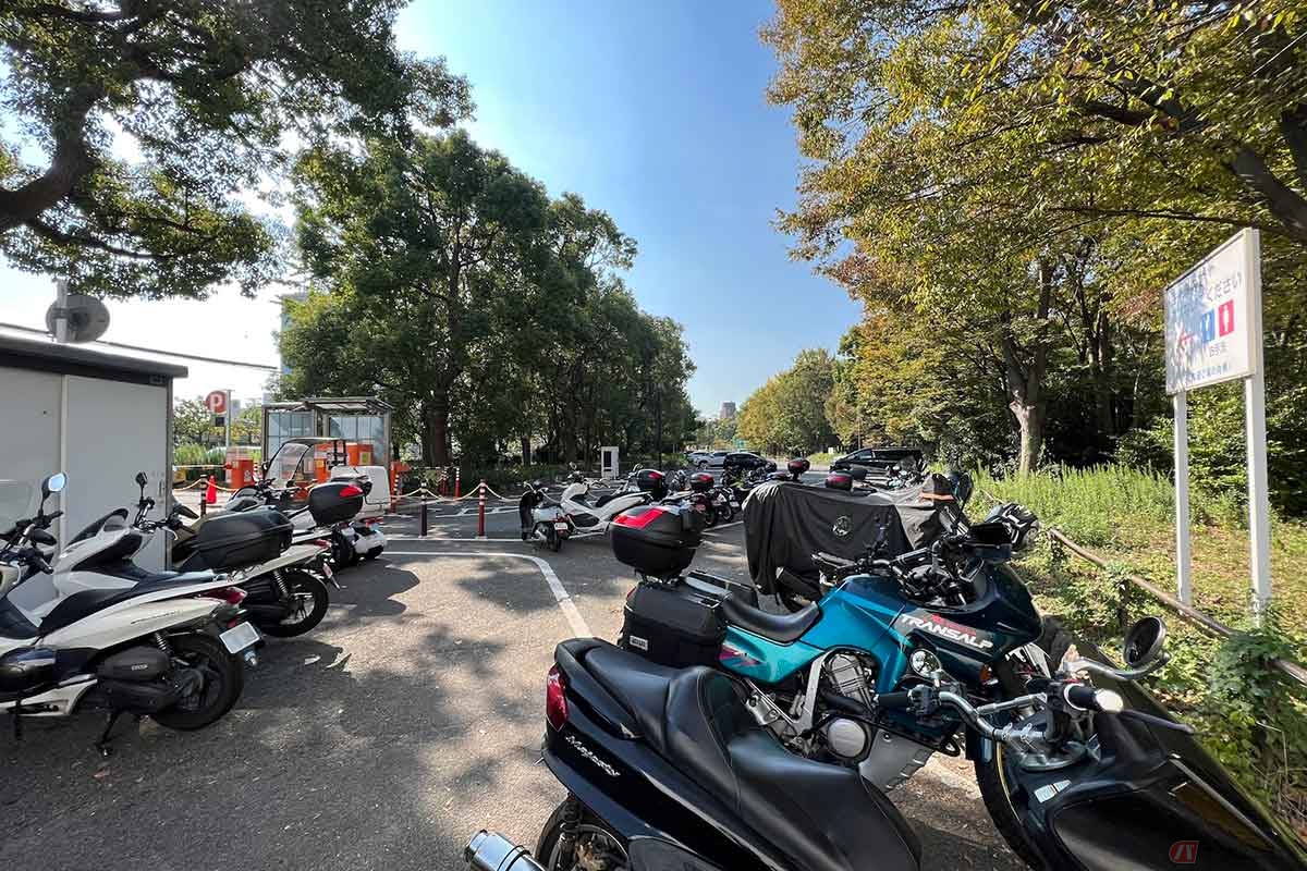 24時間出入り可能で無料の「森ノ宮バイク駐輪場」に停めてから散策した