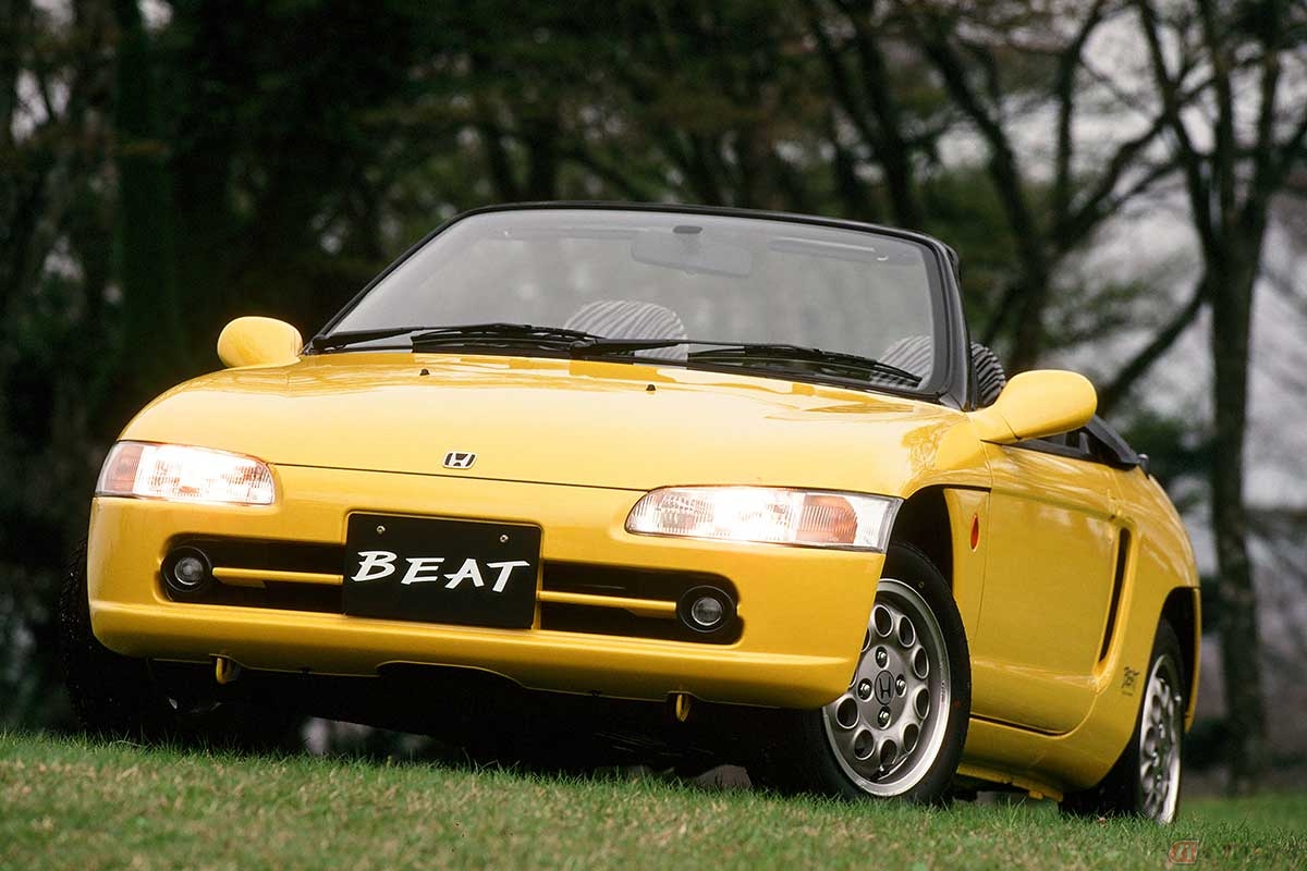 1991年に登場したホンダ「BEAT(ビート)」は、軽自動車初の2シーター・ミッドシップ・オープンカー