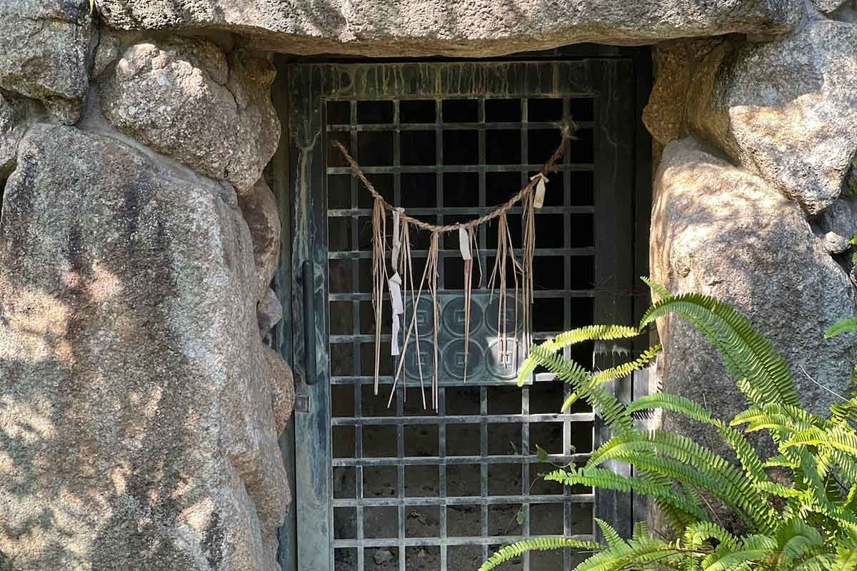 年に1度だけ解放される「真田の抜け穴」は、真意は定かではないものの、真田による「大坂城」への抜け道の跡とされている