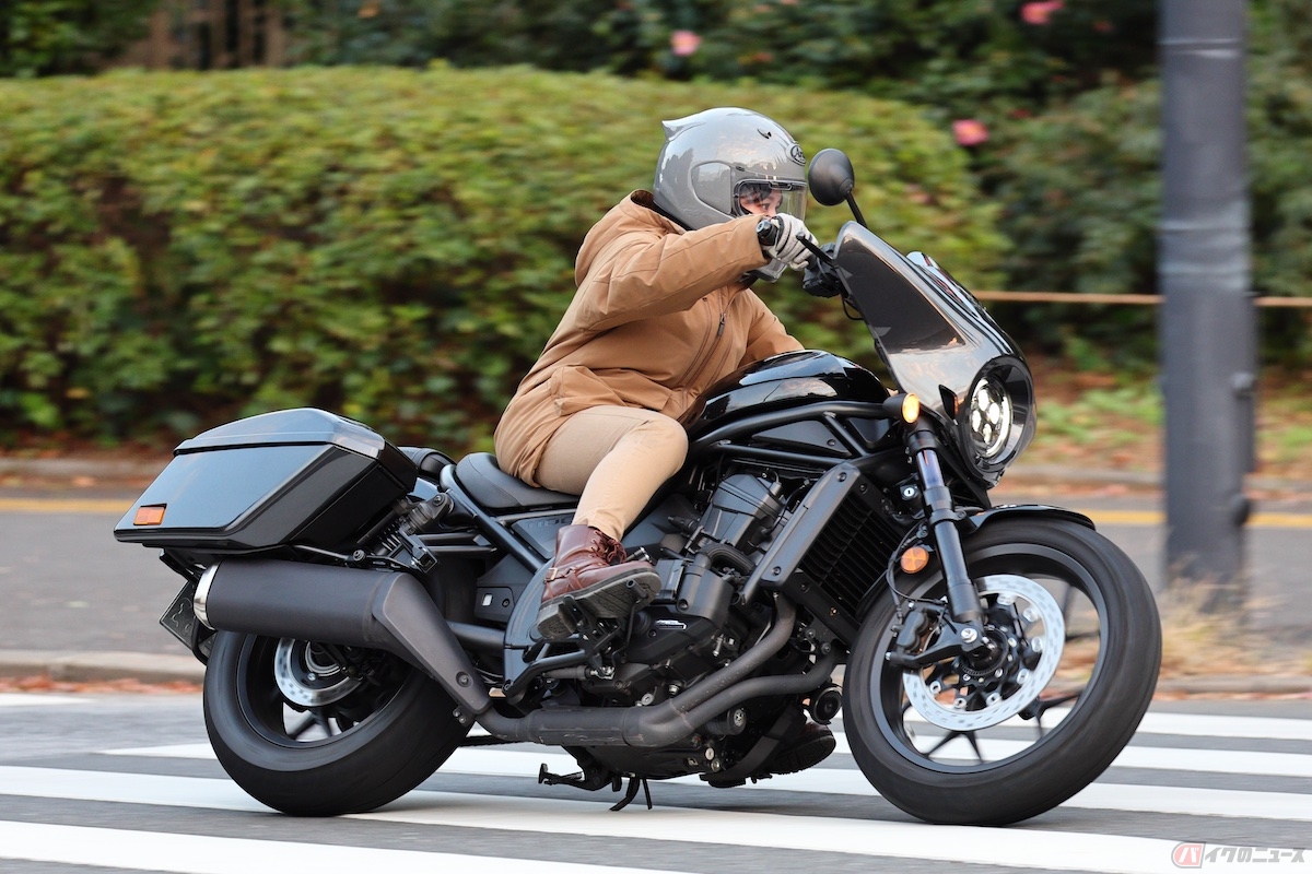 コーナリングは、スタンダードと比べて軽いように感じたけど、DCTのおかげで不安定になることはない